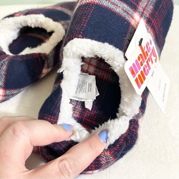 Nordstrom Closed Toe Faux Fur Lining Slippers Navy Peacoat Tartan L/XL NWT - Picture 2 of 10